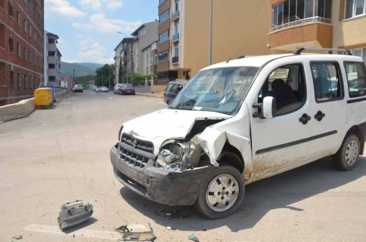 Yaşlı Adam Camiye Giderken Kaza Yaptı