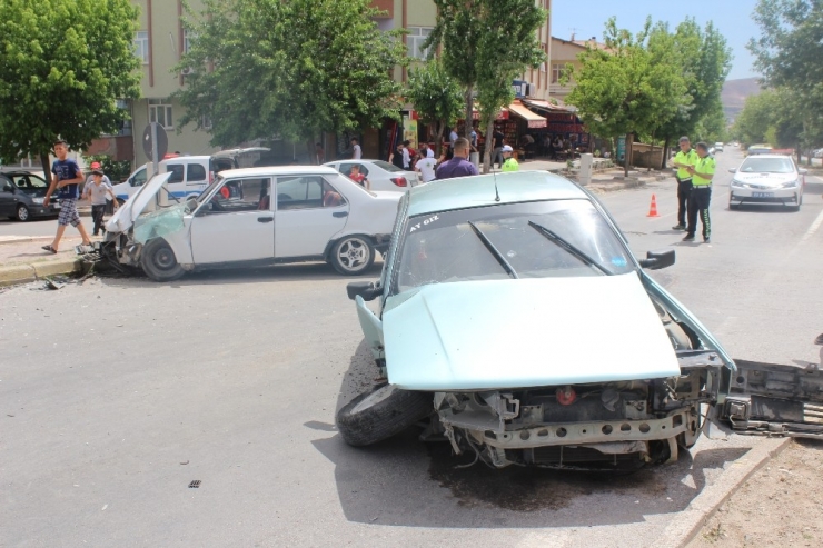 Elazığ’da Trafik Kazası: 3 Yaralı