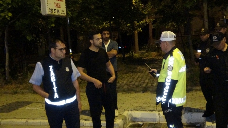 Otomobilin Takla Attığı Yere Sonradan Gelen Kişi, Sürücü Olduğuna Polisi İkna Edemedi