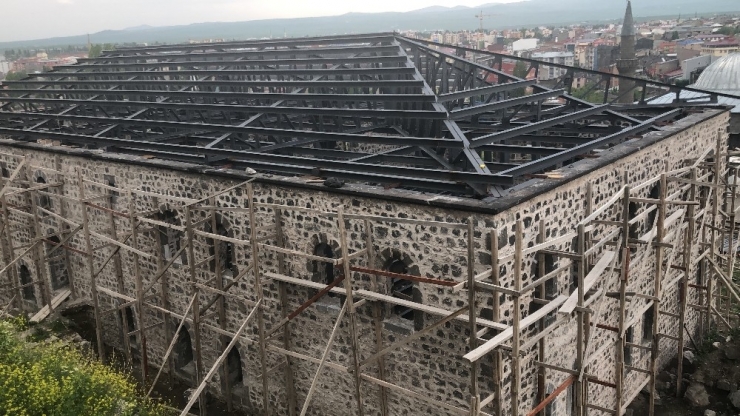Kars Beylerbeyi Sarayı’nın Yapımı Sürüyor