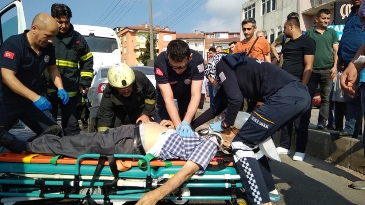 Direksiyon Başında Kalp Krizi Geçiren Sürücü Kazada Hayatını Kaybetti