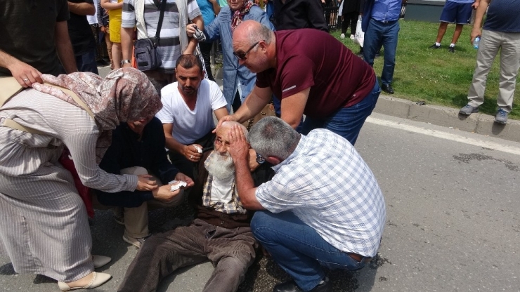 Vatandaşlar Kamyonetin Çarptığı Yaşlı Adam İçin Seferber Oldu