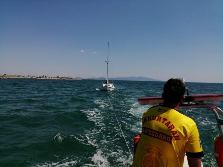 Karaya Oturan Tekneyi İtfaiye Kurtardı