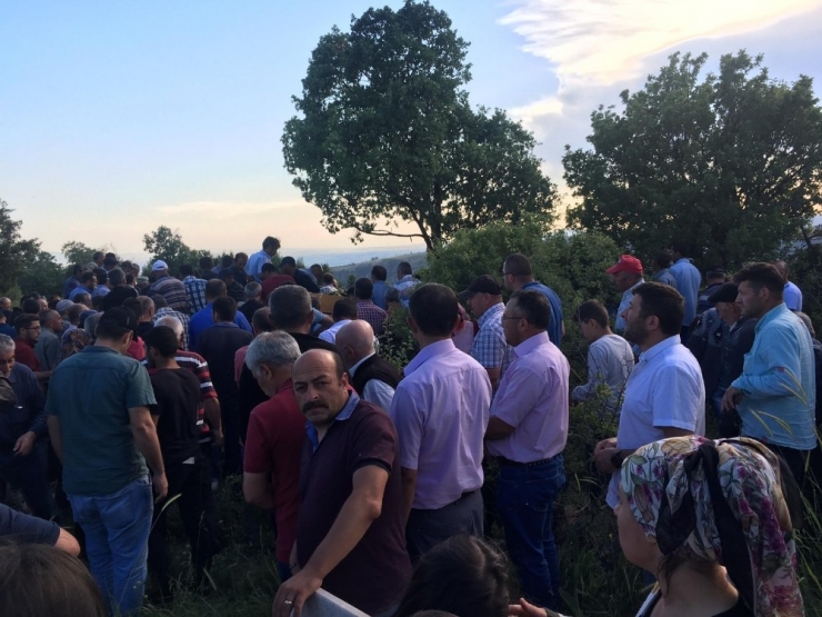 Traktörle Uçuruma Yuvarlanan 3 Kişi Toprağa Verildi