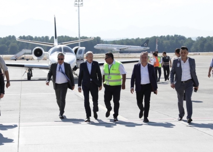 Kılıçdaroğlu, Antalya’da Deniz Baykal’ı Ziyaret Etti