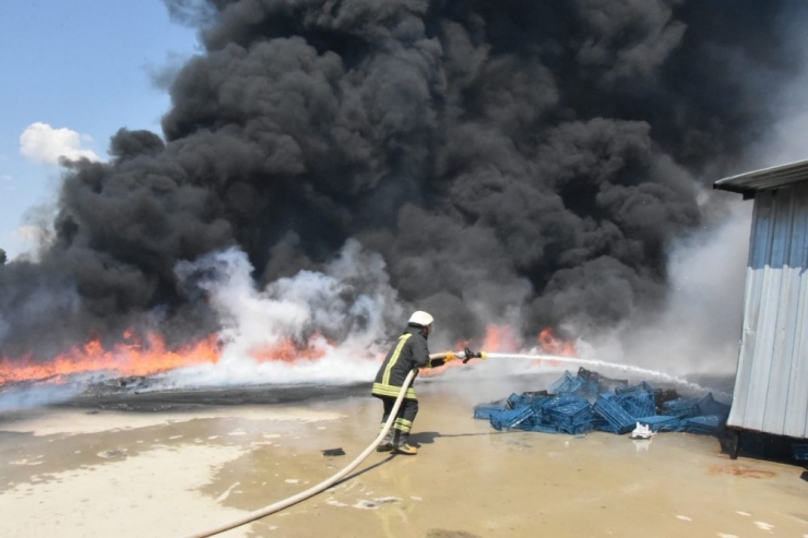 Tarlada Yakılan Anız İmalat Atölyesini Kül Etti