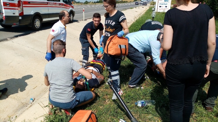 Motosiklet Kamyonla Çarpıştı: 2 Yaralı