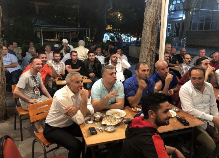 A Milli Futbol Takımının Fransa Galibiyeti Erzincanlıları Sevince Boğdu