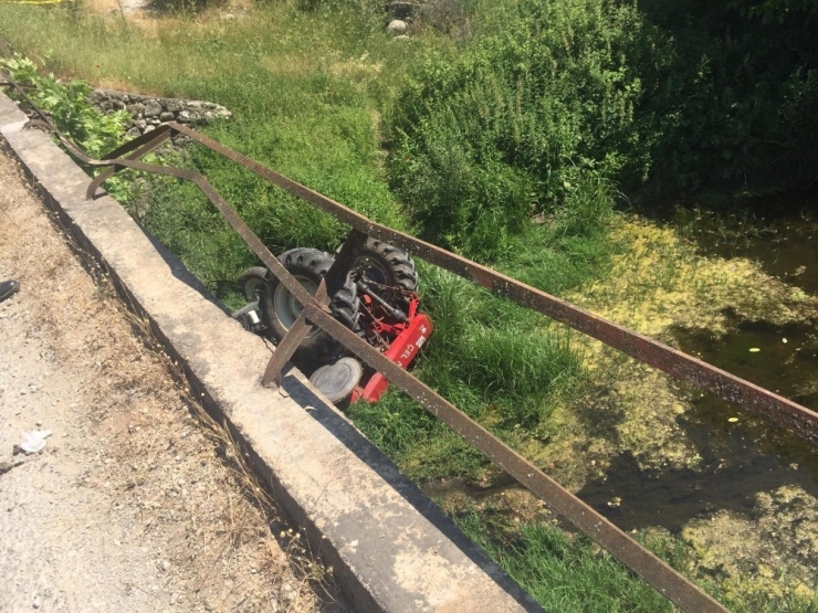Dursunbey’de Traktör Köprüden Uçtu: 1 Ölü