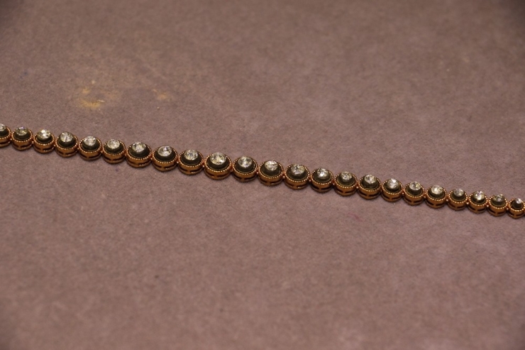 Yerde Bulduğu 20 Bin Tl Değerindeki Mücevheri Alıp Kayıplara Karıştı