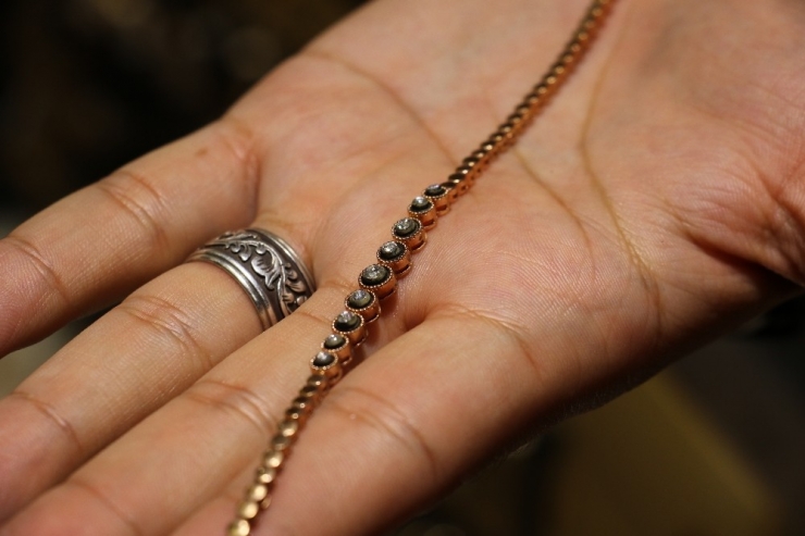 Yerde Bulduğu 20 Bin Tl Değerindeki Mücevheri Alıp Kayıplara Karıştı