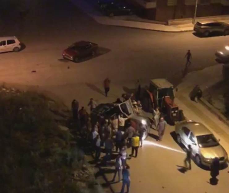 Hafif Ticari Araç Ve Otomobil Çarpıştı: 4 Yaralı