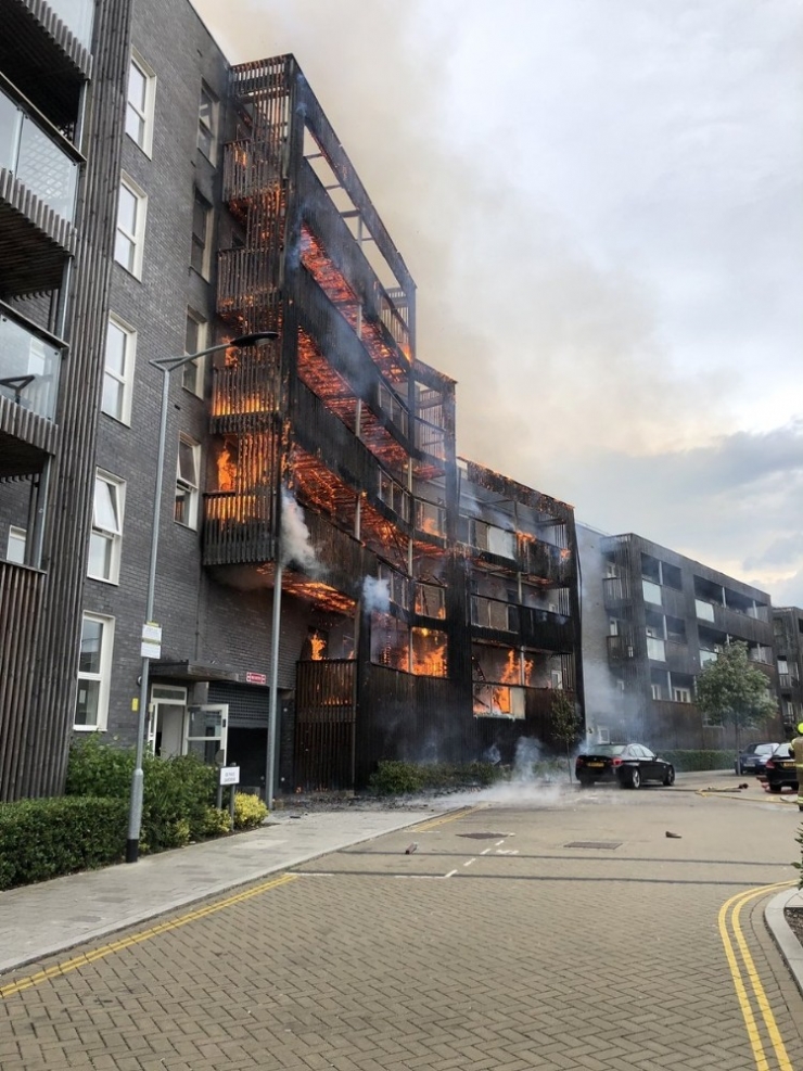 Londra’da Korkutan Yangın