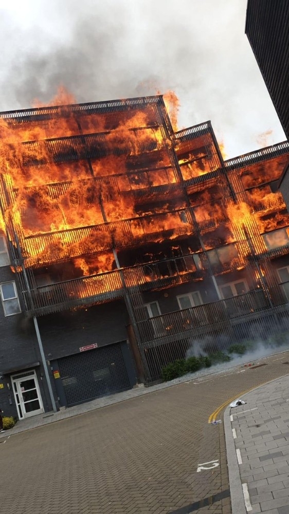 Londra’da Korkutan Yangın