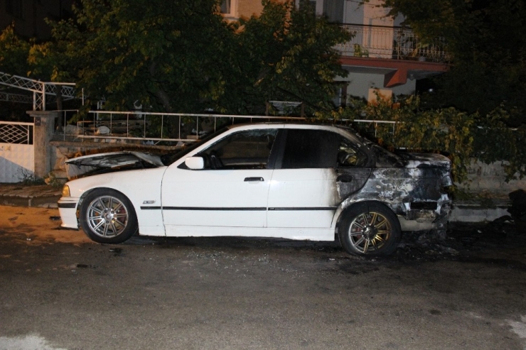 Karaman’da Kundaklanan Otomobil Alev Topuna Döndü