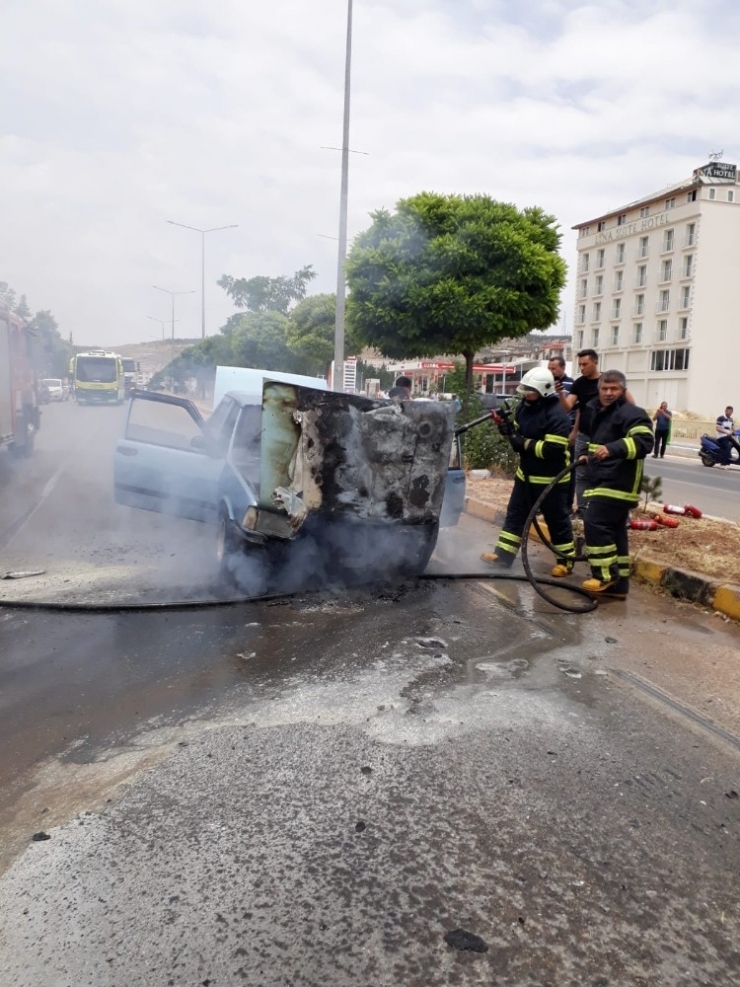 Seyir Halindeki Otomobil Cayır Cayır Yandı