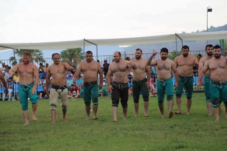 Lamos’un Başpehlivanı Ahmet Selbest Oldu