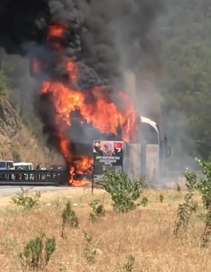 Marmaris’te Yolcu Otobüsü Cayır Cayır Yandı