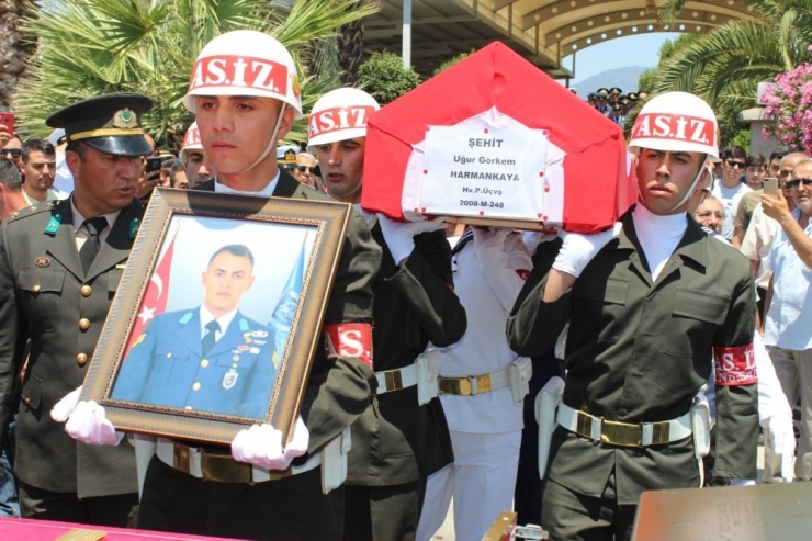 İzmir’de Şehide Son Görev