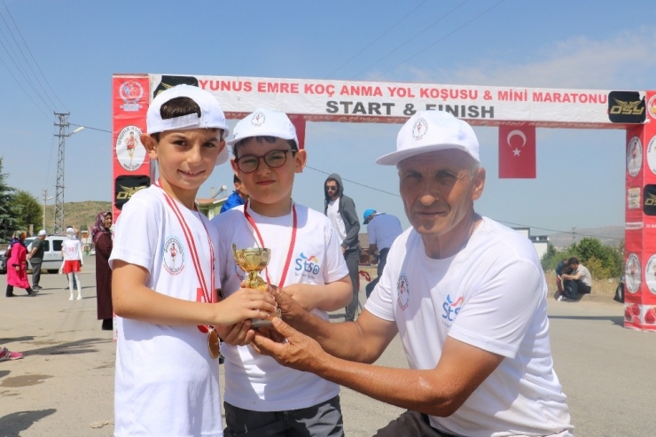 Ölen Oğlu Anısına Düzenlediği Geleneksel Koşu Yarışmasına 350 Sporcu Katıldı