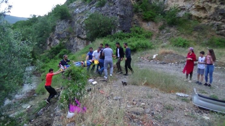 Tokat’ta Otomobil Dereye Uçtu: 4 Yaralı