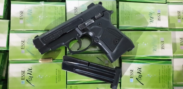 Otomobilin Her Tarafından Kaçak Sigara Çıktı