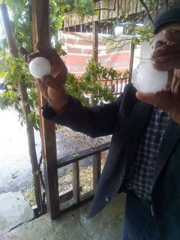 Ankara’da Ceviz Büyüklüğünde Dolu Yağdı