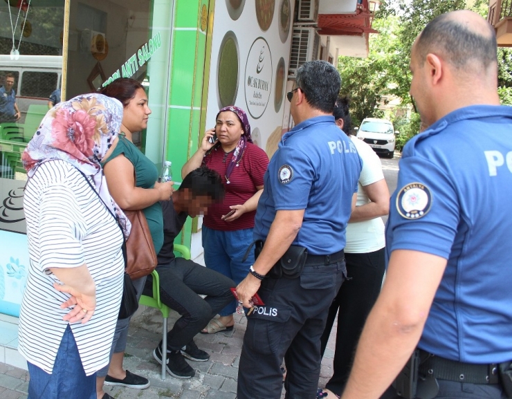 Ehliyetsiz Sürücü Polisten Kaçarken Polis Aracına Çarptı