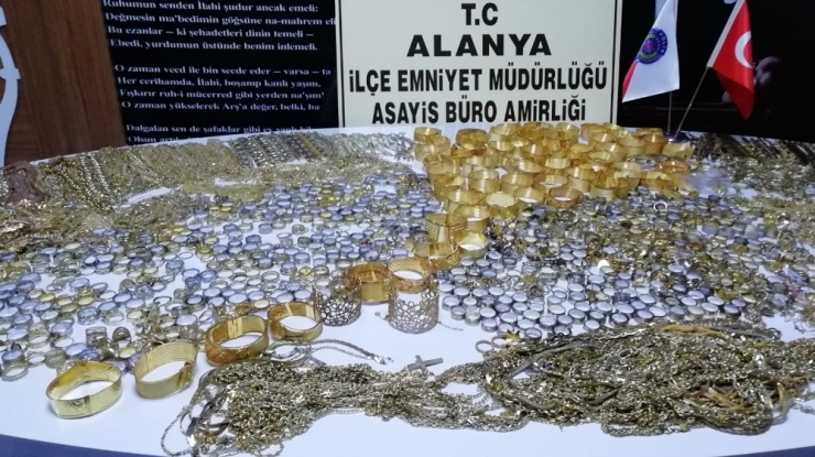 Danimarkalı Çift Sayesinde 20 Kilo Sahte Altınla Yakalanan Şüpheli Tutuklandı