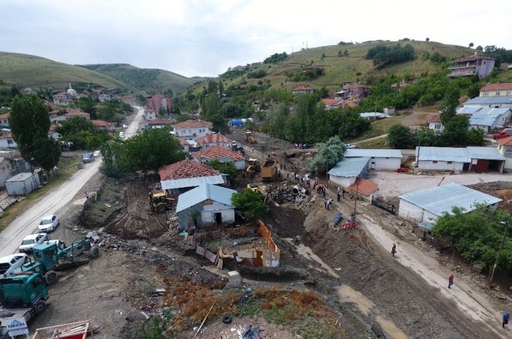 Başkent’te Sel Sonrası Yaralar Sarılıyor