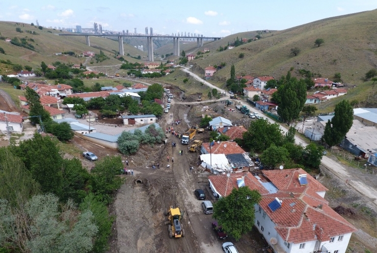 Başkent’te Sel Sonrası Yaralar Sarılıyor