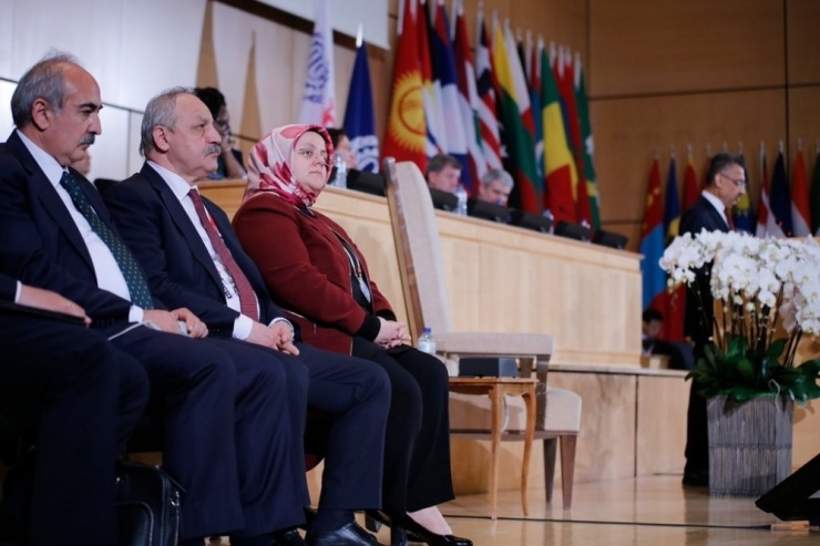 Fuat Oktay: “Devletlerin Fetö Gibi Örgütlerle Bağlantısı Olanların İş Sözleşmelerini Feshetmesi Doğal”