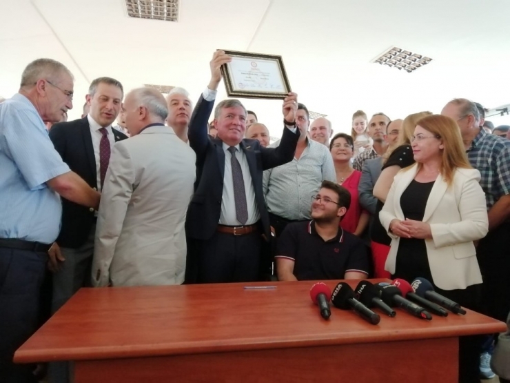 Yüksel Kepenek Mazbatasını Aldı