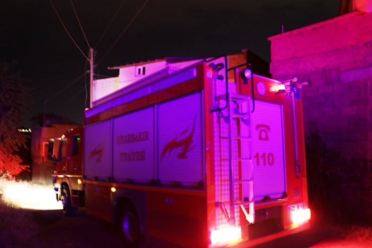 Diyarbakır’da Fırtına Başladı, Aynı Anda 20 Farklı Noktada Yangın Çıktı