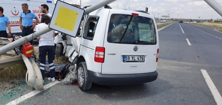 Tekirdağ’da Araçlar Kafa Kafaya Çarpıştı: 1 Ölü, 1 Yaralı