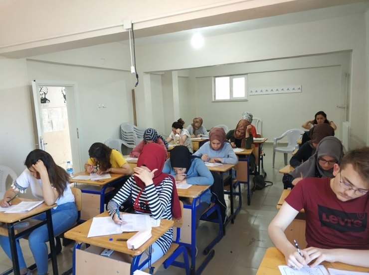 Emet’te 80 Genç Üniversiteye Hazırlık Kampında