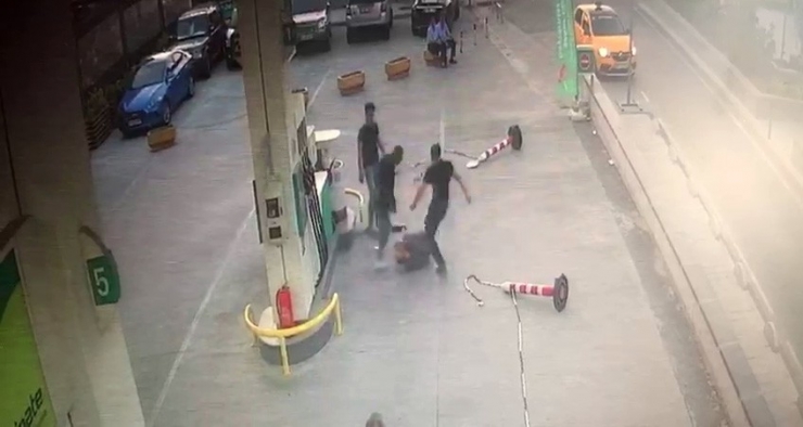 Esenyurt’ta Tekmeli Tokatlı Laf Atma Kavgası