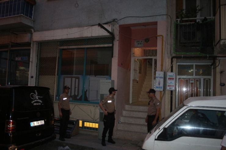 Cinnet Getiren Baba 2 Kızını Ağır Yaraladı