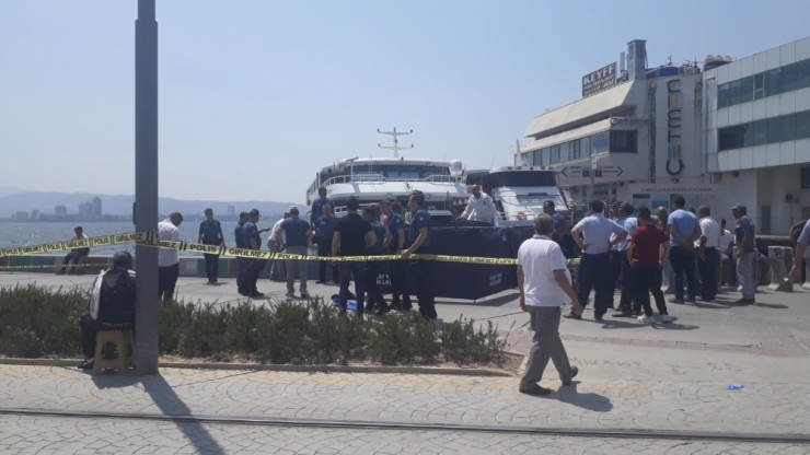 İzmir’de Denizde Ceset Bulundu