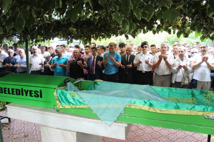 Kazada Ölen İki Kardeşe Gözyaşı