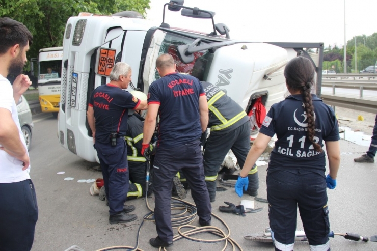 Kimyasal Madde Yüklü Tanker Devrildi: 1 Yaralı