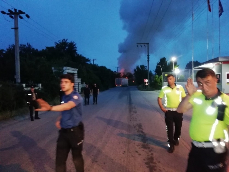 Kocaeli’de Kartepe’de Bir Fabrikada Yangın Çıktı