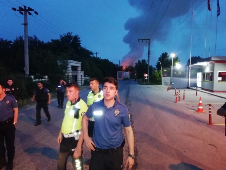 Kocaeli’de Kartepe’de Bir Fabrikada Yangın Çıktı
