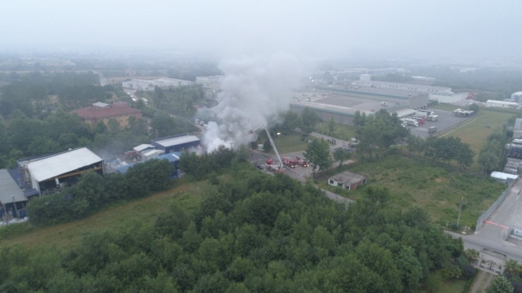 Atık Pil Fabrikasındaki Yangın Havadan Görüntülendi