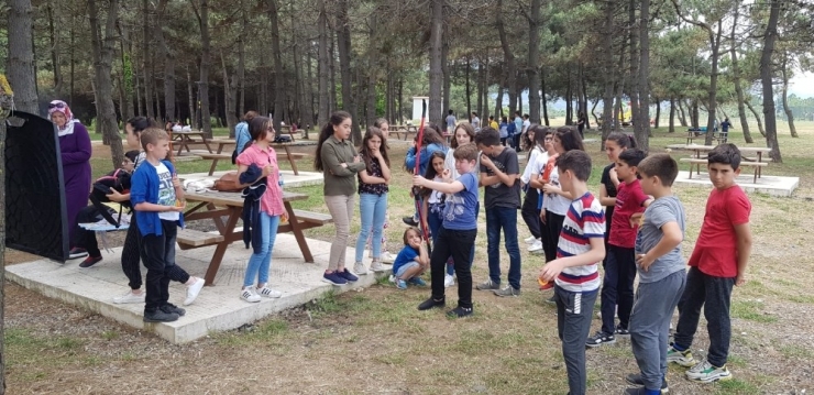 Okulda Piknik Ve Uçurtma Şenliği