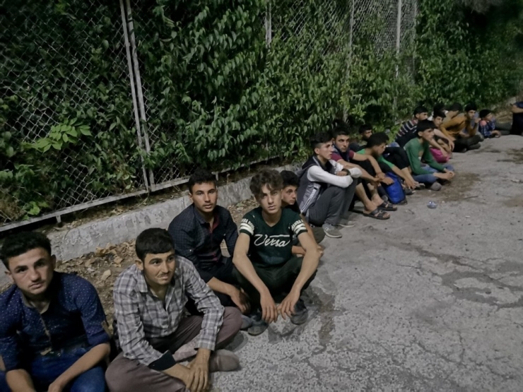 54 Kaçak Göçmen Bir Eve Kilitlenmiş Halde Bulundu