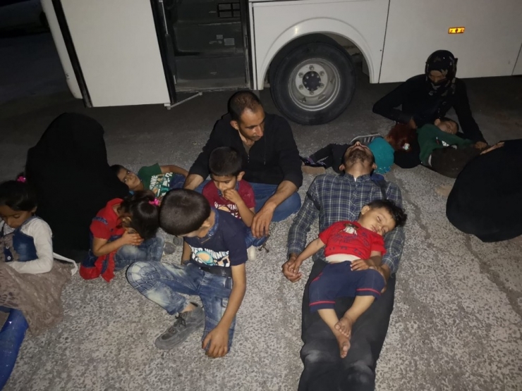 54 Kaçak Göçmen Bir Eve Kilitlenmiş Halde Bulundu