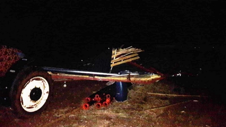 Evin Bahçesine Yıldırım Düştü: 2 Yaralı