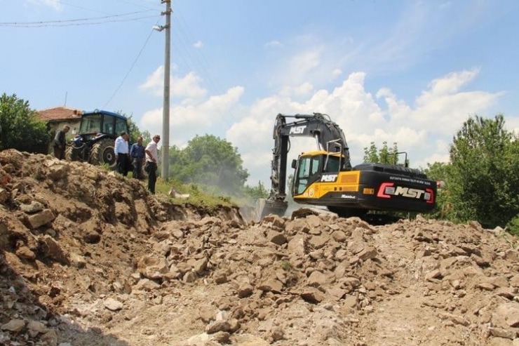 Şehitlik Yolu Genişletme Çalışmaları Başladı