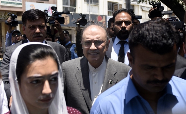 Eski Pakistan Devlet Başkanı Zerdari Gözaltına Alındı